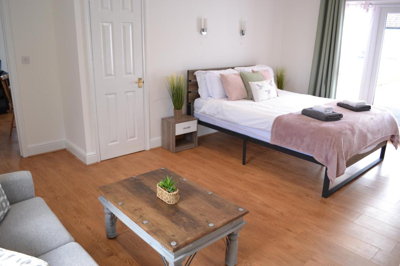 Number 1 Lytton Tree Lodge Reydon エクステリア 写真