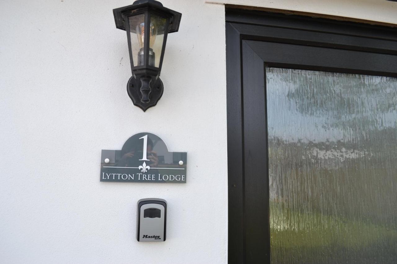 Number 1 Lytton Tree Lodge Reydon エクステリア 写真
